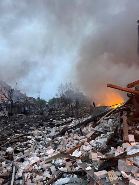 Унаслідок нічної атаки на Київщині загинули четверо людей, є поранені (оновлено)
Унаслідок нічної атаки на Київщині загинули четверо людей, є поранені (оновлено)