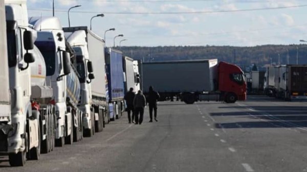 Польские перевозчики разблокировали движение на пункте пропуска "Дорогуск" Польские перевозчики разблокировали движение на пункте пропуска "Дорогуск"