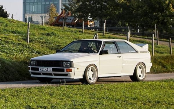 У стилі ретро: ексклюзивний суперкар Audi quattro презентували у Німеччині
У стилі ретро: ексклюзивний суперкар Audi quattro презентували у Німеччині
