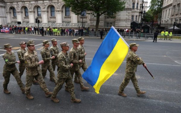 Українські військові взяли участь у параді в Лондоні до річниці перемоги над нацизмом
Українські військові взяли участь у параді в Лондоні до річниці перемоги над нацизмом