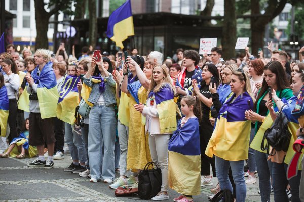 Громадянство без мови та іспитів: що змінить новий закон і чому його критикують
Громадянство без мови та іспитів: що змінить новий закон і чому його критикують