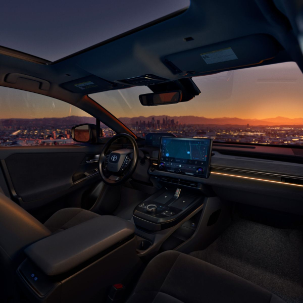 Toyota представила новый электрокроссовер C-HR (фото)
Toyota представила новый электрокроссовер C-HR (фото)
