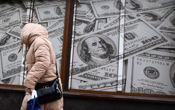 Офіційний курс долара продовжує знижуватись після невеликого зростання
Офіційний курс долара продовжує знижуватись після невеликого зростання