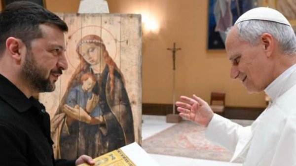 Зеленский подарил Папе Римскому икону, написанную на ящике из-под тяжелого оружия Зеленский подарил Папе Римскому икону, написанную на ящике из-под тяжелого оружия