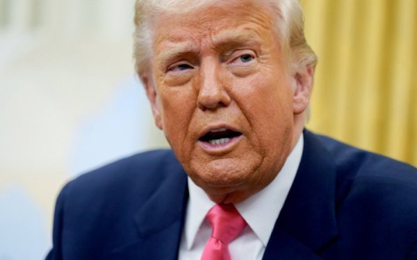 Трамп пригрозив санкціями за порушення перемир'я в разі його оголошення
Трамп пригрозив санкціями за порушення перемир'я в разі його оголошення