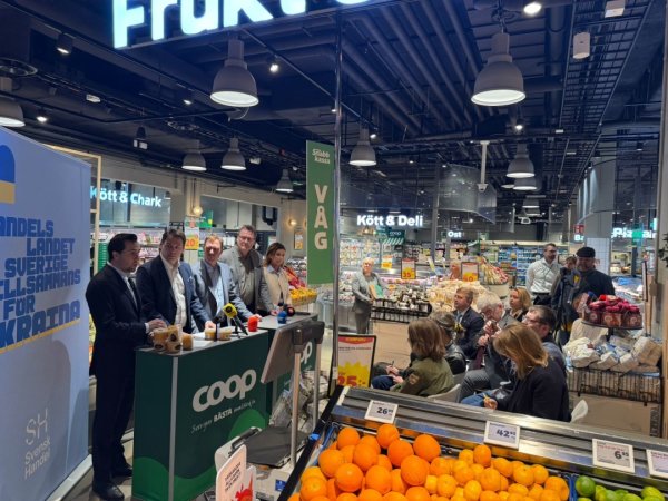У Швеції презентували ініціативу «Купуй українські продукти» У Швеції презентували ініціативу «Купуй українські продукти»