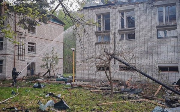 Російські безпілотники атакували прикордоння Сумщини, є пошкодження
Російські безпілотники атакували прикордоння Сумщини, є пошкодження