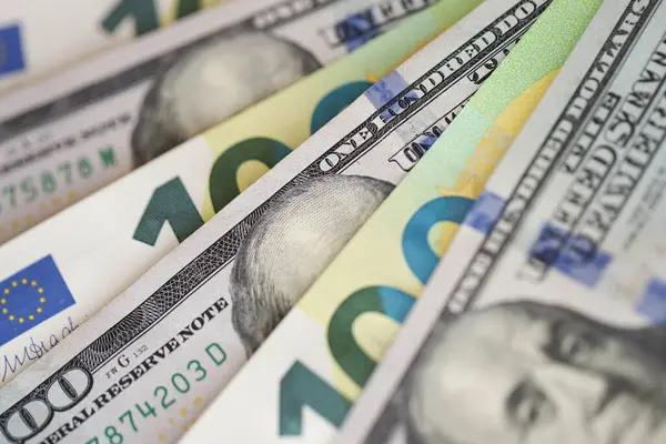Курс валют на 5 мая: доллар в банках подешевел на 3 копейки
Курс валют на 5 мая: доллар в банках подешевел на 3 копейки