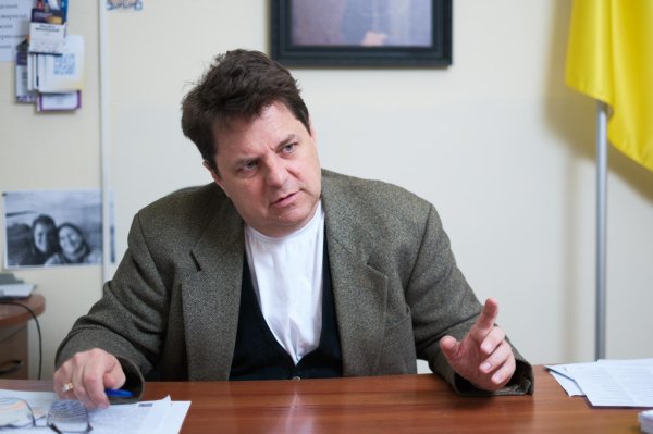 Мами вивозять 17-річних синів за кордон, але вони пишуть НМТ, – Михайло Винницький, МОН
Мами вивозять 17-річних синів за кордон, але вони пишуть НМТ, – Михайло Винницький, МОН