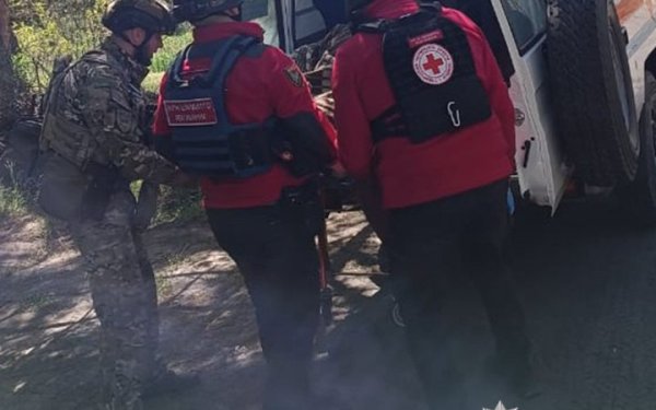 Поліція вивезла у безпечне місце 6 мешканців Купʼянської громади
Поліція вивезла у безпечне місце 6 мешканців Купʼянської громади