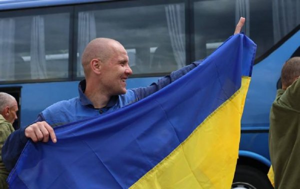 Україна та РФ обмінялися новими групами полонених: подробиці другого дня (фото, відео)
Україна та РФ обмінялися новими групами полонених: подробиці другого дня (фото, відео)