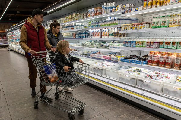 Які продукти харчування не подорожчають у 2025 році: ТОП-5 стабільних цін
Які продукти харчування не подорожчають у 2025 році: ТОП-5 стабільних цін