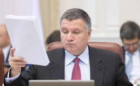 Аваков на Кабмине пошел против Порошенко Аваков на Кабмине пошел против Порошенко