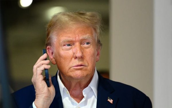 Це міг бути й Samsung. Трамп пояснив, чому вводить мита на Apple
Це міг бути й Samsung. Трамп пояснив, чому вводить мита на Apple