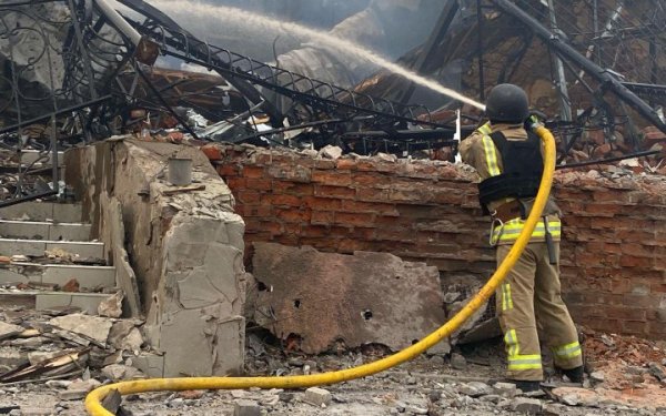 Росіяни вдарили по Сумах балістичною ракетою. Загинула дитина (оновлення)
Росіяни вдарили по Сумах балістичною ракетою. Загинула дитина (оновлення)