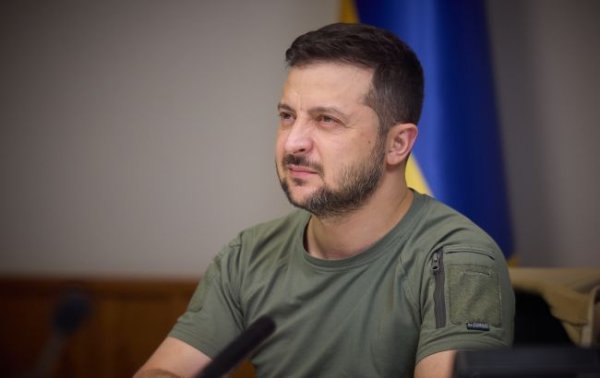 Зеленський у День перемоги над нацизмом: у них ідол - дід на Красній площі, у нас - герої
Зеленський у День перемоги над нацизмом: у них ідол - дід на Красній площі, у нас - герої