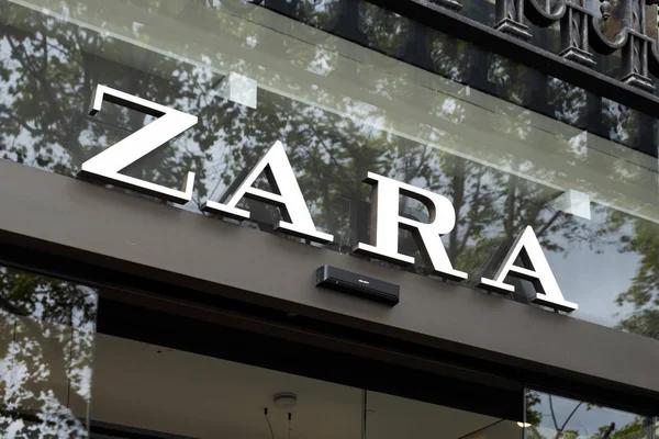 Владелец Zara вышел из россии, но магазины продолжают работать под новыми названиями — FT
Владелец Zara вышел из россии, но магазины продолжают работать под новыми названиями — FT