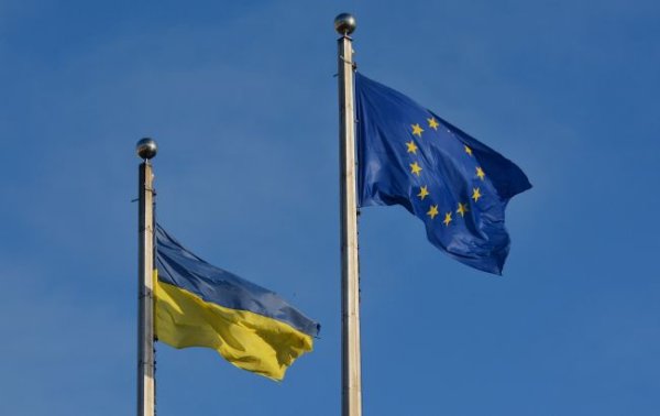 Від "свята перемоги" до європейських цінностей: як змінився сенс 9 травня в Україні
Від "свята перемоги" до європейських цінностей: як змінився сенс 9 травня в Україні