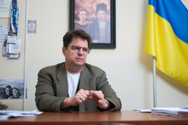 Мами вивозять 17-річних синів за кордон, але вони пишуть НМТ, – Михайло Винницький, МОН
Мами вивозять 17-річних синів за кордон, але вони пишуть НМТ, – Михайло Винницький, МОН