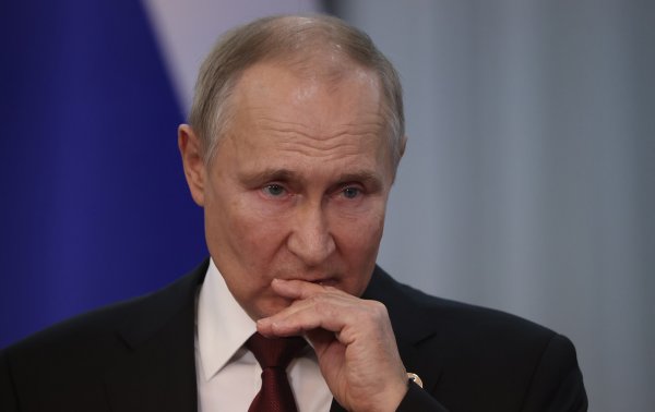 Зеленський чекає Путіна. Що відомо про можливі перемовини в Туреччині
Зеленський чекає Путіна. Що відомо про можливі перемовини в Туреччині
