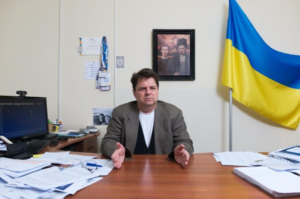Мами вивозять 17-річних синів за кордон, але вони пишуть НМТ, – Михайло Винницький, МОН
Мами вивозять 17-річних синів за кордон, але вони пишуть НМТ, – Михайло Винницький, МОН