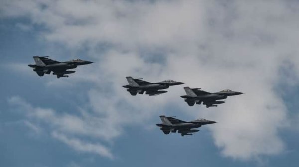 Чехия и Украина договорились сотрудничать в подготовке пилотов F-16 Чехия и Украина договорились сотрудничать в подготовке пилотов F-16