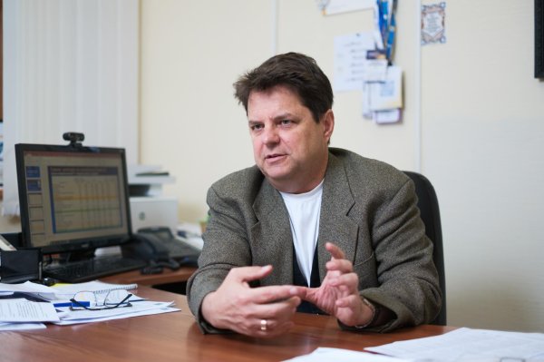 Мами вивозять 17-річних синів за кордон, але вони пишуть НМТ, – Михайло Винницький, МОН
Мами вивозять 17-річних синів за кордон, але вони пишуть НМТ, – Михайло Винницький, МОН