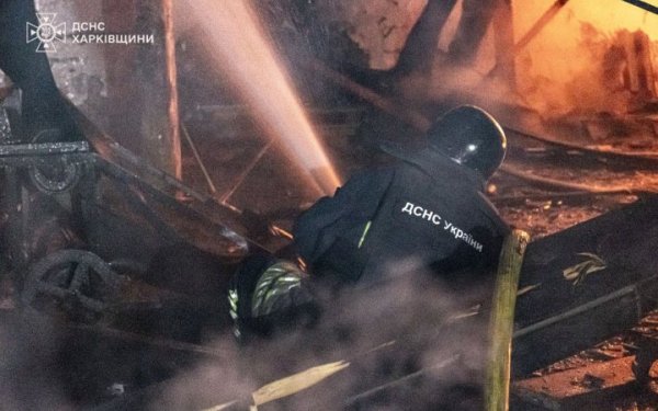 Росіяни масовано атакували Харків дронами
Росіяни масовано атакували Харків дронами
