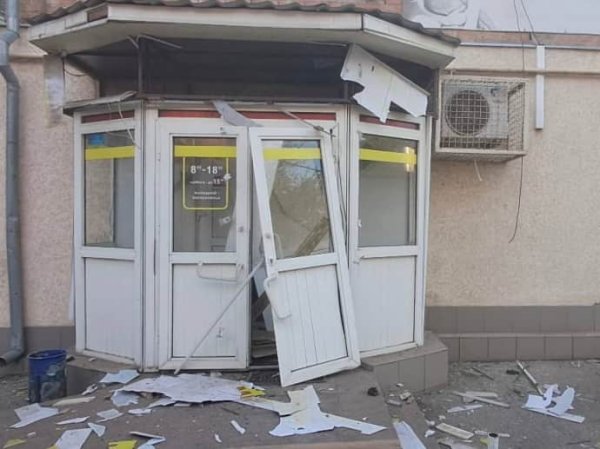 Россияне атаковали Никополь: повреждены магазины, спортклуб и 2 многоэтажки Россияне атаковали Никополь: повреждены магазины, спортклуб и 2 многоэтажки