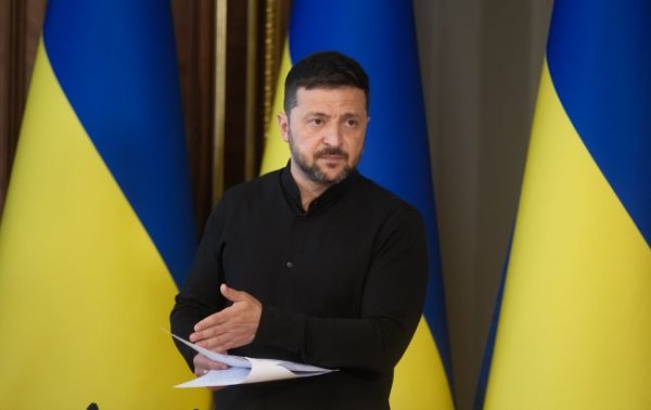 Україна не буде виводити війська зі своєї території, - Зеленський
Україна не буде виводити війська зі своєї території, - Зеленський