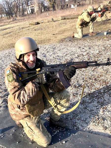 Загинув Максим Неліпа: ким був актор та телеведучий, який став героєм війни
Загинув Максим Неліпа: ким був актор та телеведучий, який став героєм війни