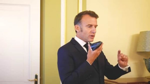 "Привет, Дональд": Макрон показал, как звонил Трампу из Киева "Привет, Дональд": Макрон показал, как звонил Трампу из Киева