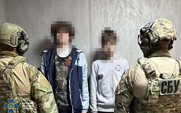 На Рівненщині затримали двох 18-річних агентів РФ, які намагалися підірвати наряд поліції
На Рівненщині затримали двох 18-річних агентів РФ, які намагалися підірвати наряд поліції