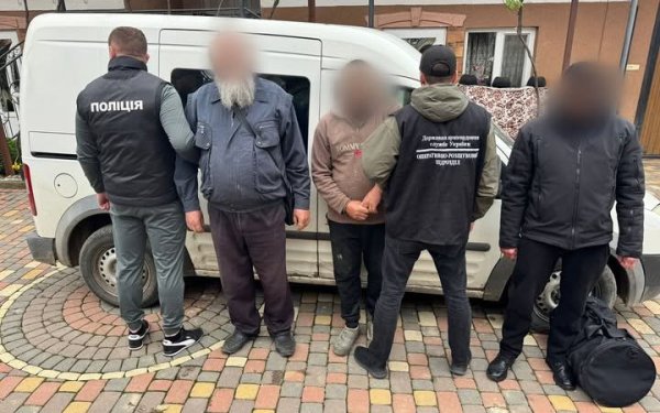 Двох кліриків УПЦ (МП) взяли під варту через переправлення чоловіка за кордон
Двох кліриків УПЦ (МП) взяли під варту через переправлення чоловіка за кордон