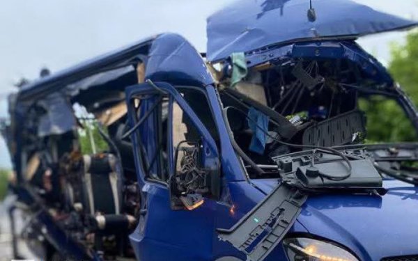 Російський дрон атакував рейсовий автобус на Сумщині, є жертви
Російський дрон атакував рейсовий автобус на Сумщині, є жертви