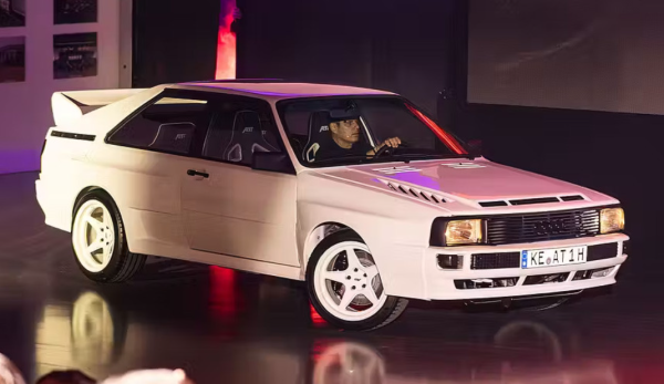 У стилі ретро: ексклюзивний суперкар Audi quattro презентували у Німеччині
У стилі ретро: ексклюзивний суперкар Audi quattro презентували у Німеччині