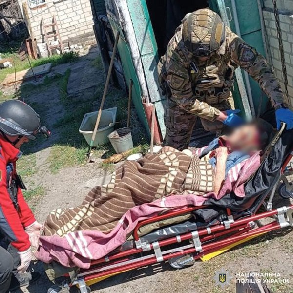 Поліція вивезла у безпечне місце 6 мешканців Купʼянської громади
Поліція вивезла у безпечне місце 6 мешканців Купʼянської громади