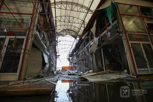 Росіяни вдарили по ринку "Барабашово" в Харкові: влада показала наслідки
Росіяни вдарили по ринку "Барабашово" в Харкові: влада показала наслідки