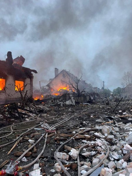 Унаслідок нічної атаки на Київщині загинули четверо людей, є поранені (оновлено)
Унаслідок нічної атаки на Київщині загинули четверо людей, є поранені (оновлено)