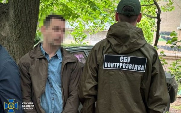 На Одещині місцевий інженер за завданням ФСБ влаштувався на оборонних завод, щоб викрасти нові розробки
На Одещині місцевий інженер за завданням ФСБ влаштувався на оборонних завод, щоб викрасти нові розробки