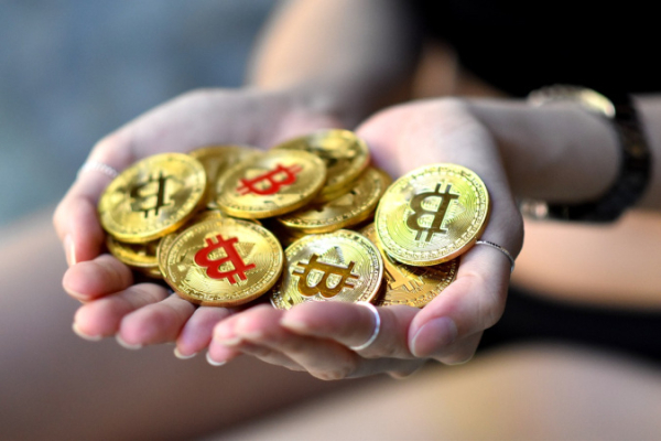 В спотовых биткоин-ETF приток капитала, корпорации вложат $330 млрд в BTC к 2029 году: что нового
В спотовых биткоин-ETF приток капитала, корпорации вложат $330 млрд в BTC к 2029 году: что нового