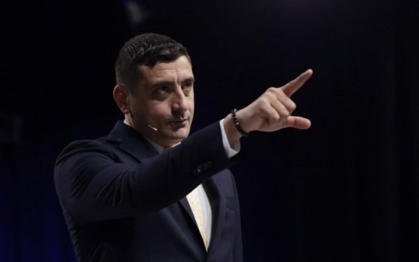 Лідер виборчих перегонів у Румунії хоче від України компенсації за допомогу
Лідер виборчих перегонів у Румунії хоче від України компенсації за допомогу