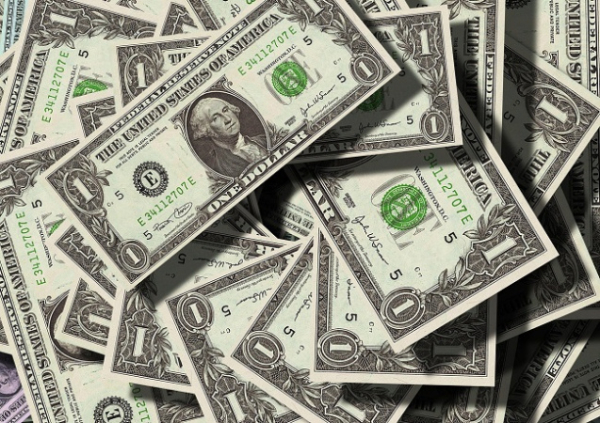 Валютные интервенции НБУ: за неделю регулятор продал $624 млн
Валютные интервенции НБУ: за неделю регулятор продал $624 млн