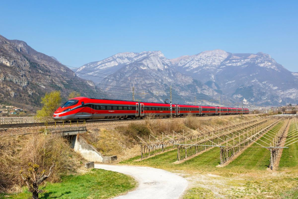 Італійські високошвидкісні поїзди Frecciarossa пустять до Німеччини Італійські високошвидкісні поїзди Frecciarossa пустять до Німеччини