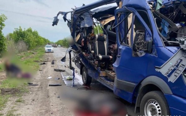 Свідоме вбивство цивільних: під час удару по рейсовому автобусу у Білопіллі загинула сім'я
Свідоме вбивство цивільних: під час удару по рейсовому автобусу у Білопіллі загинула сім'я