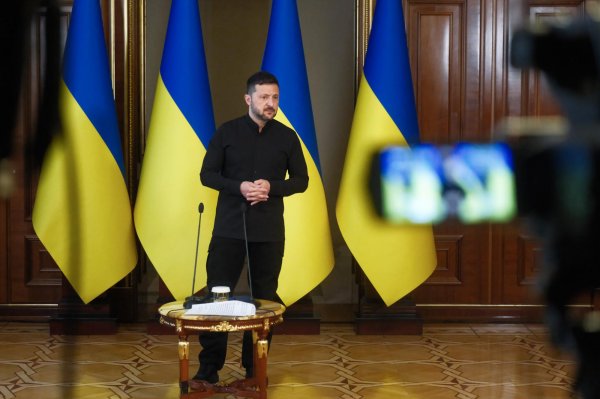 Зеленський чекає Путіна. Що відомо про можливі перемовини в Туреччині
Зеленський чекає Путіна. Що відомо про можливі перемовини в Туреччині