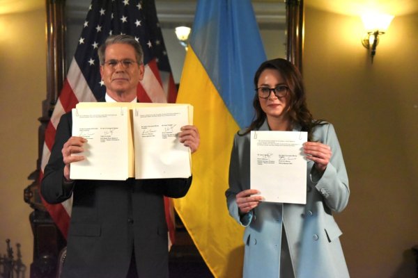 Україна та США підписали угоду про копалини Україна та США підписали угоду про копалини
