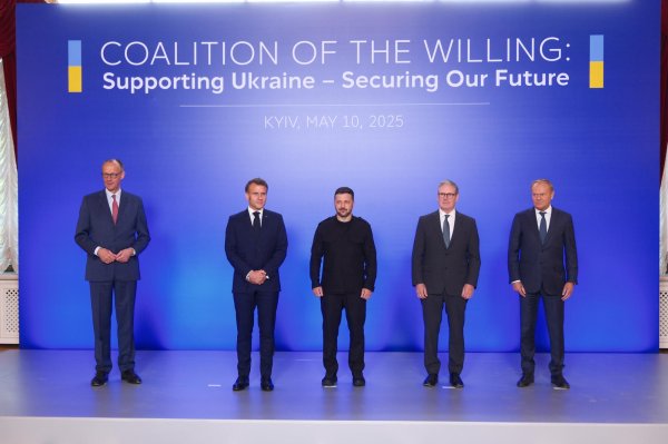 Зеленський і Путін борються за Трампа. Чого чекати від переговорів у Стамбулі
Зеленський і Путін борються за Трампа. Чого чекати від переговорів у Стамбулі