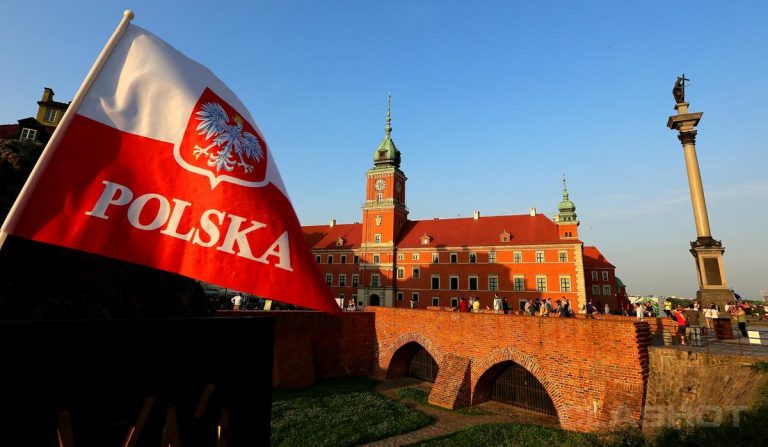 Скільки заробляють у Польщі у 2026 році: середня та медіанна зарплата