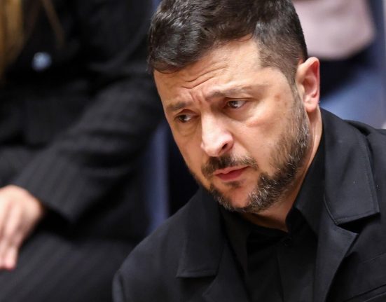 Президент Зеленський заявив, що у разі блекауту в Києві, Росія має бути готова до таких самих наслідків у Москві. Україна отримає додаткові системи Patriot для посилення оборони.